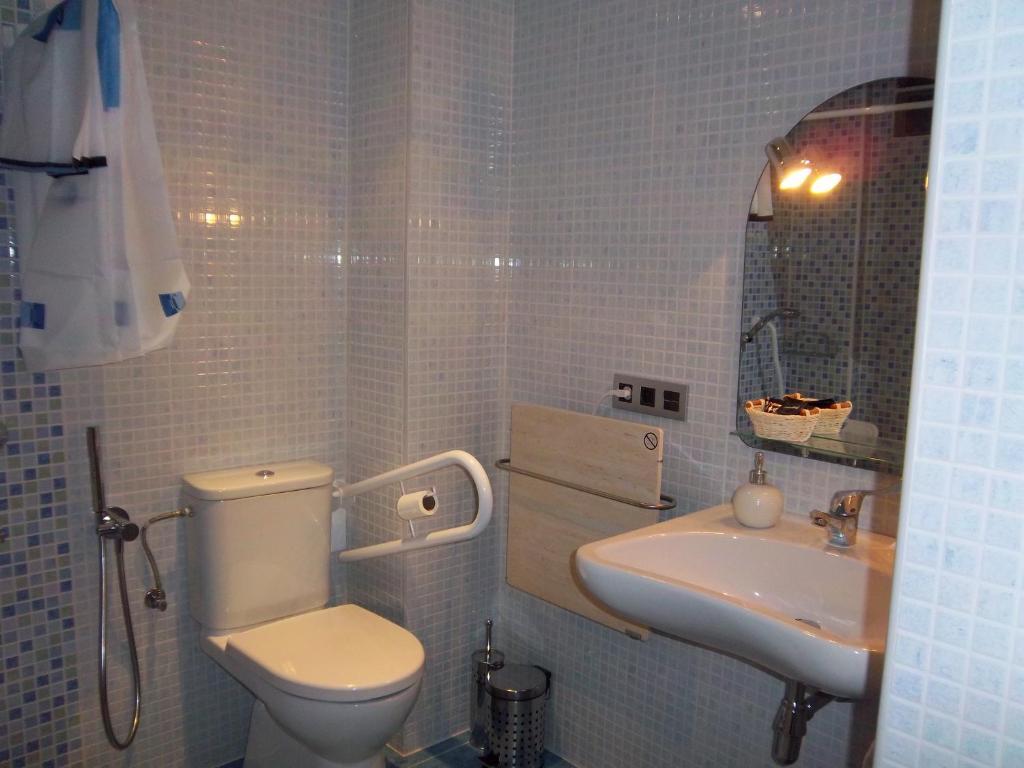 Apartamentos Entrepalacios Aviles Bilik gambar