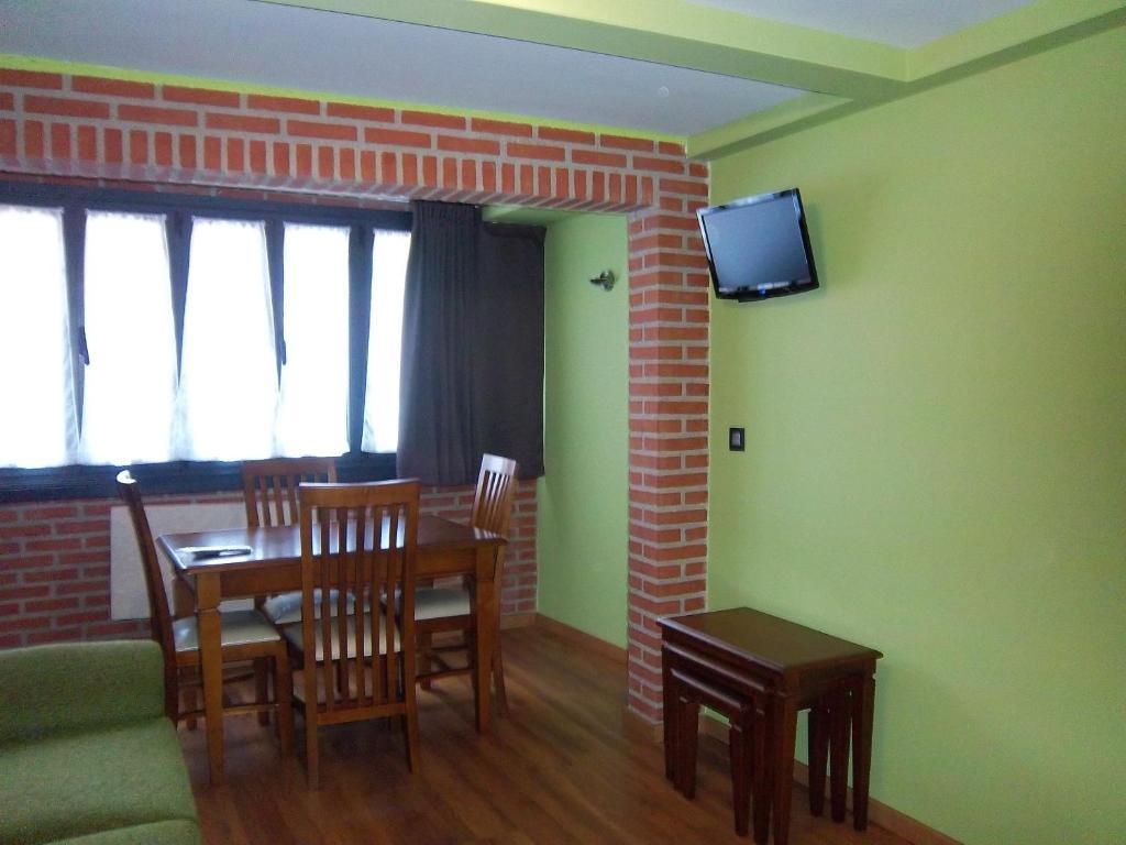 Apartamentos Entrepalacios Aviles Bilik gambar